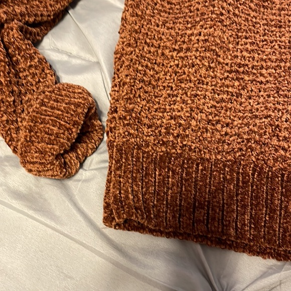 Brown sweater - Picture 2 of 3